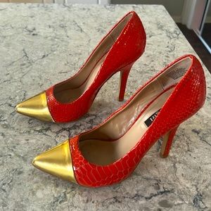 Stunning leather Zigi girl stiletto heals with gold toe accent.